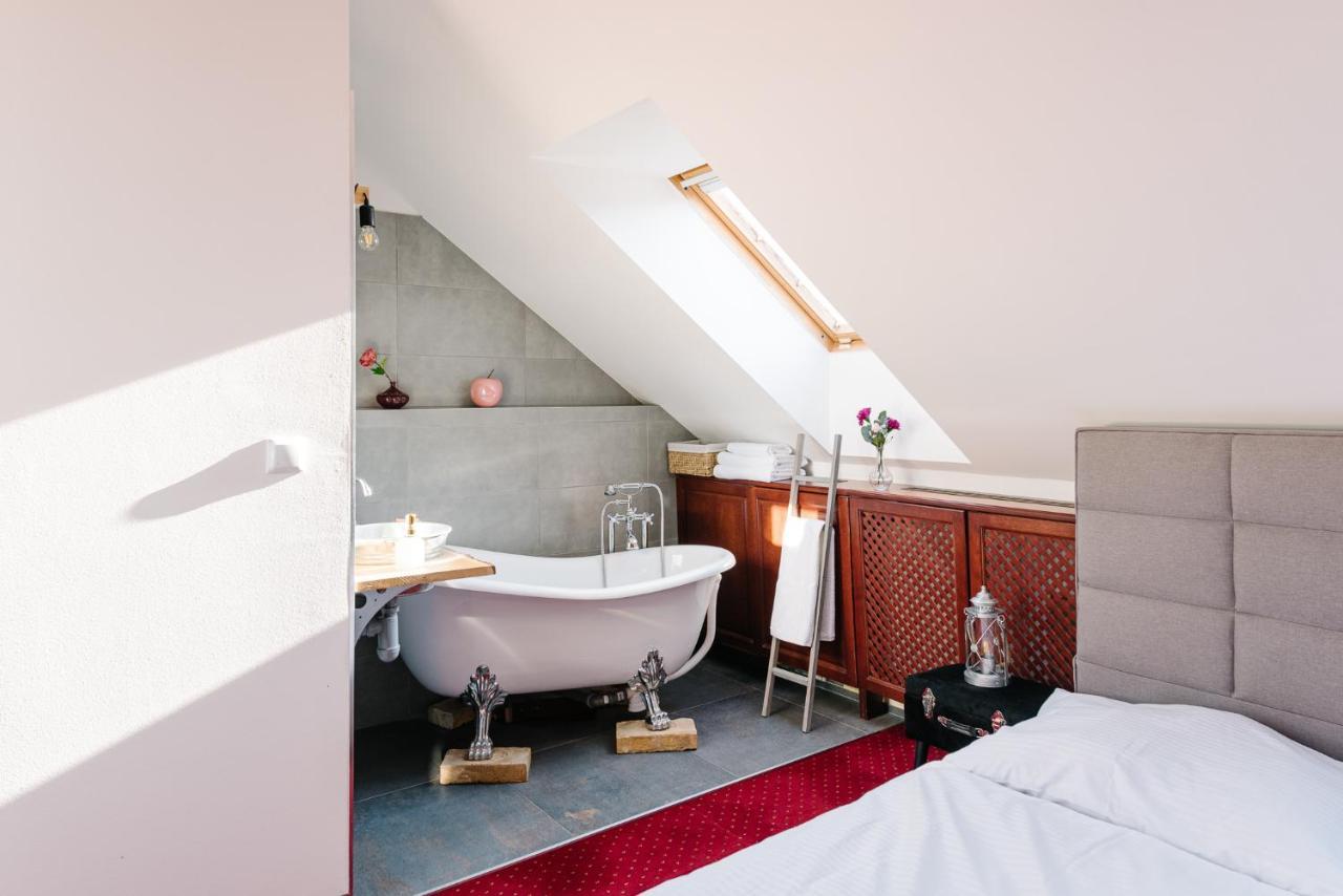 Petra Inn Apartments In Historical Palace Bratislava Dış mekan fotoğraf